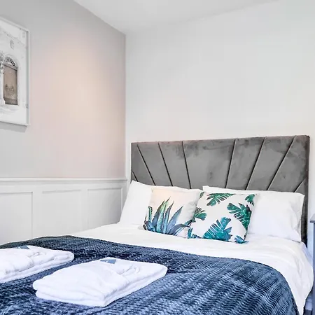 Bright 2 Bedroom Apt With Balcony In City Centre Manchester Exterior photo