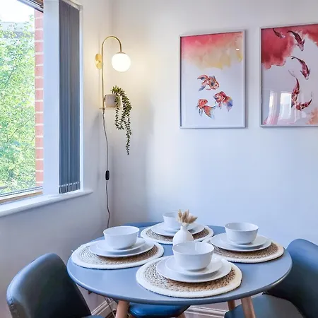Bright 2 Bedroom Apt With Balcony In City Centre Manchester Exterior photo