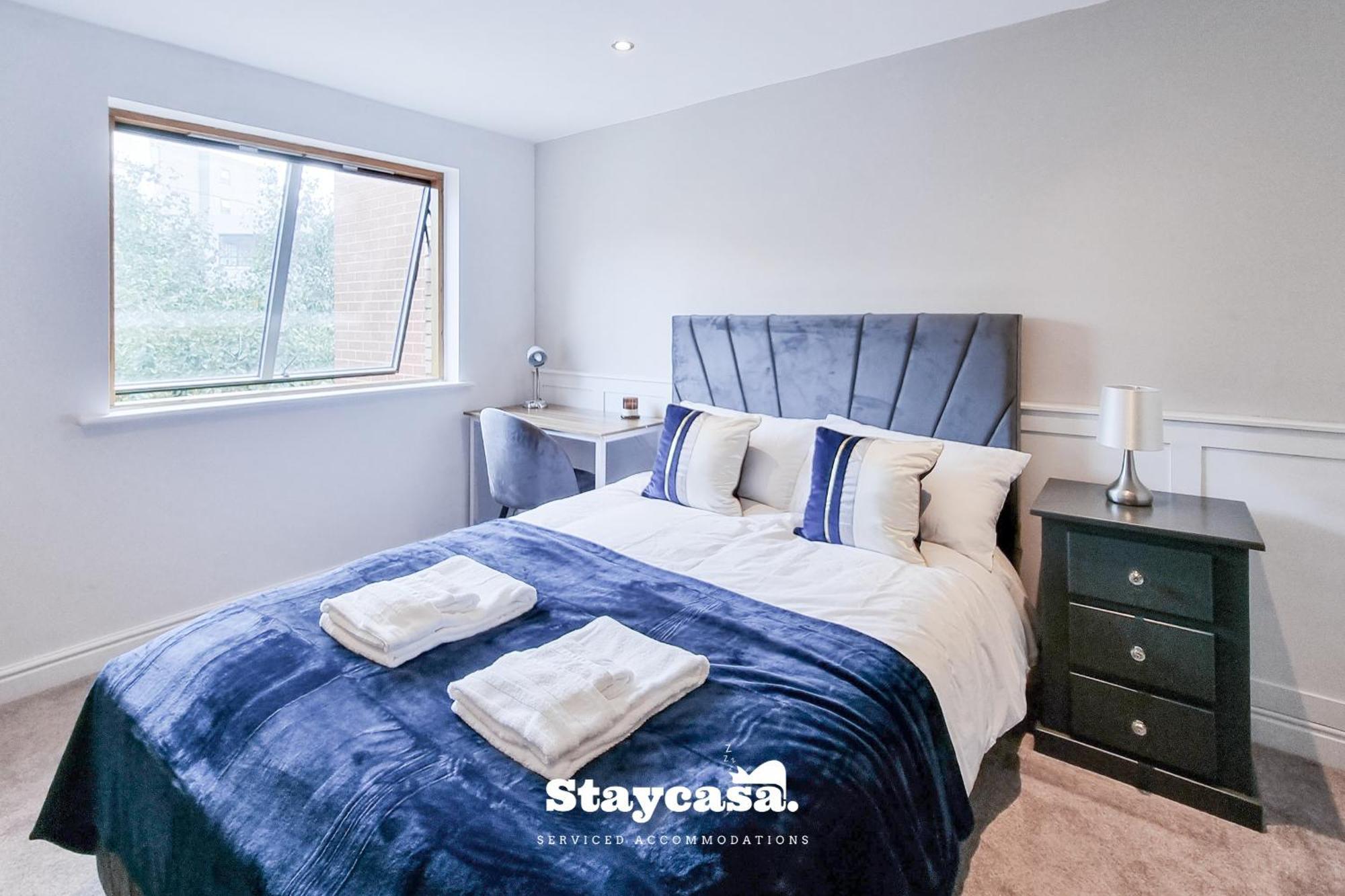 Bright 2 Bedroom With Balcony In Centre