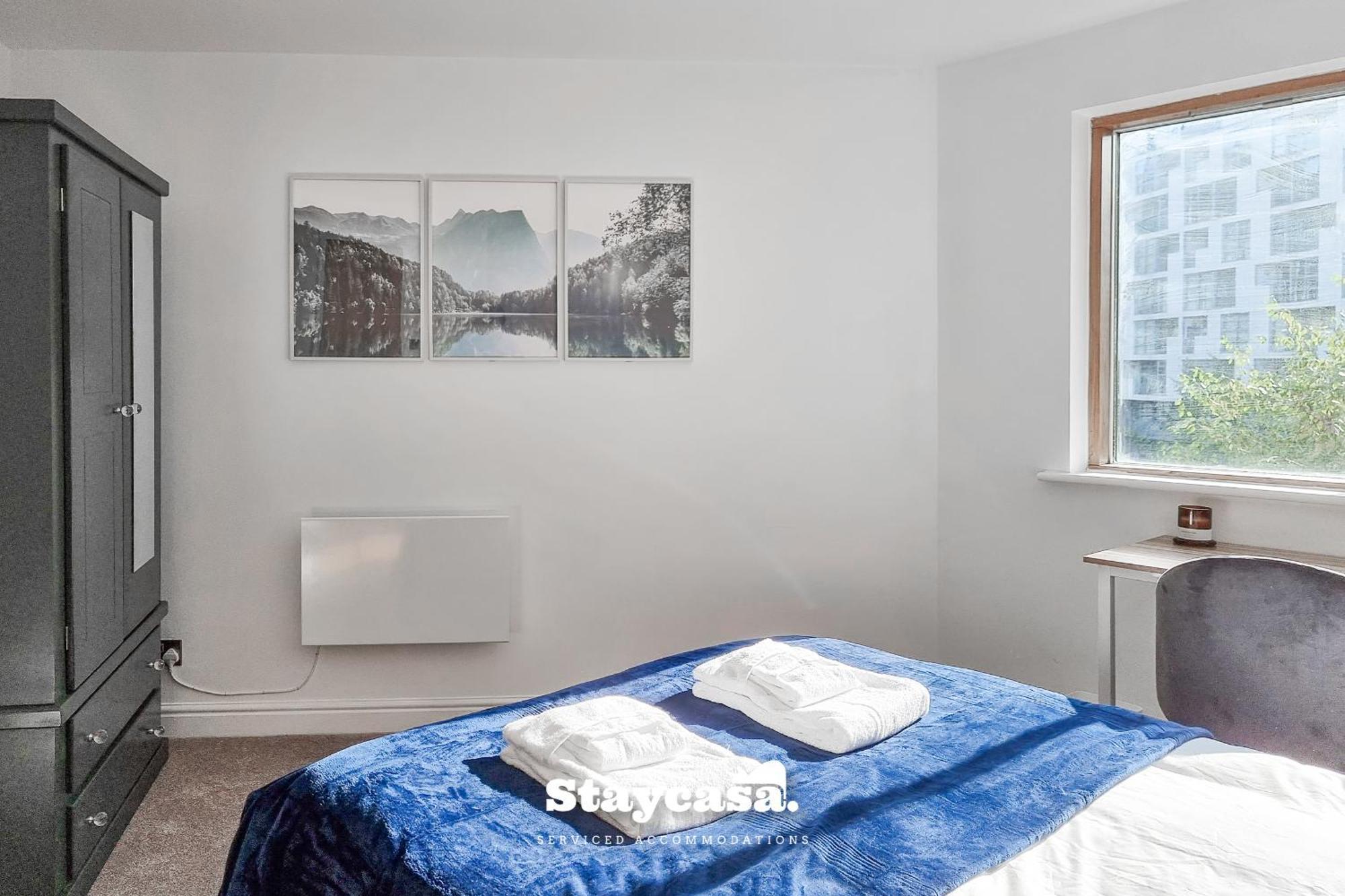 Bright 2 Bedroom With Balcony In Centre Apartment *