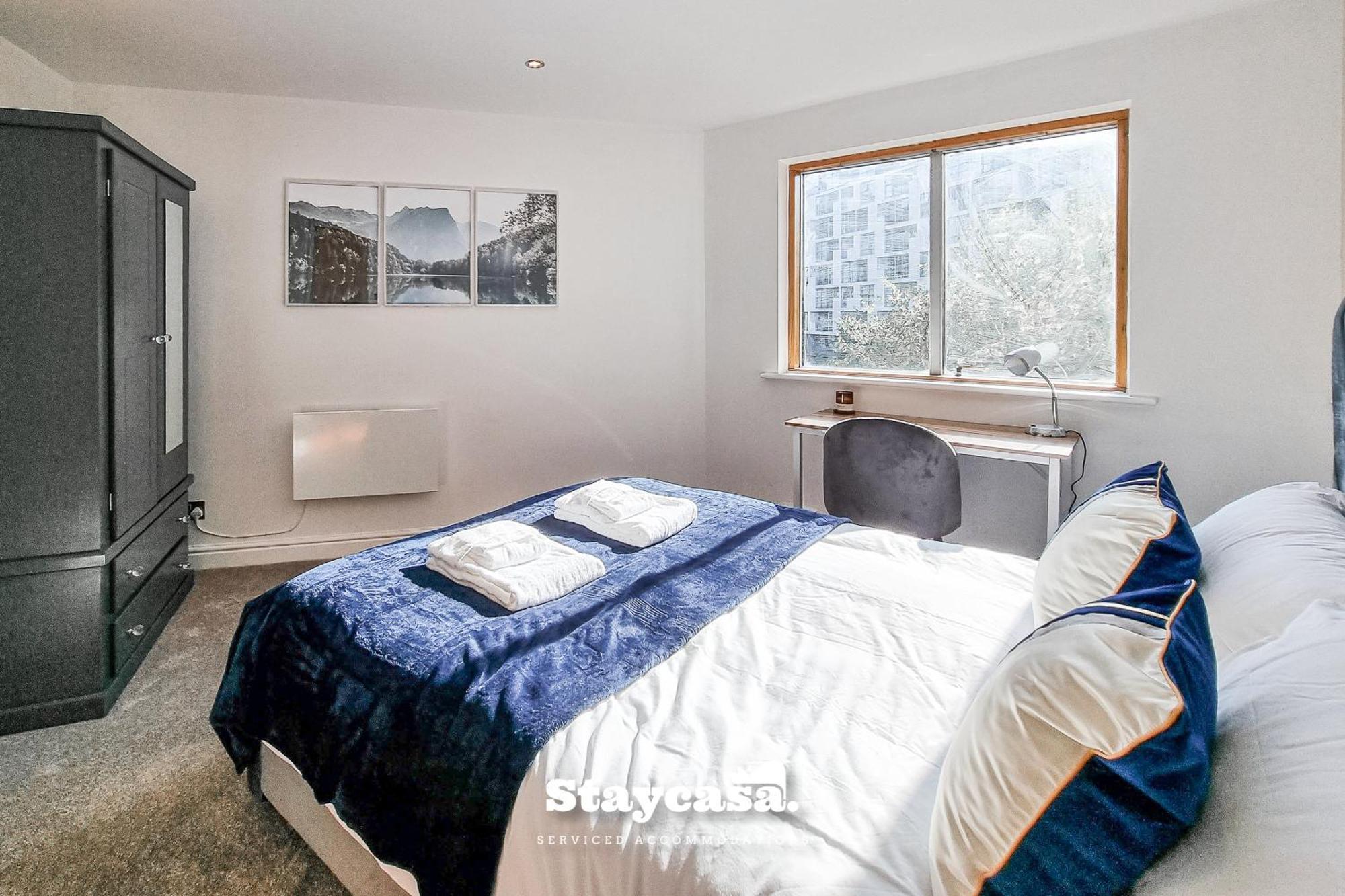 Bright 2 Bedroom With Balcony In Centre