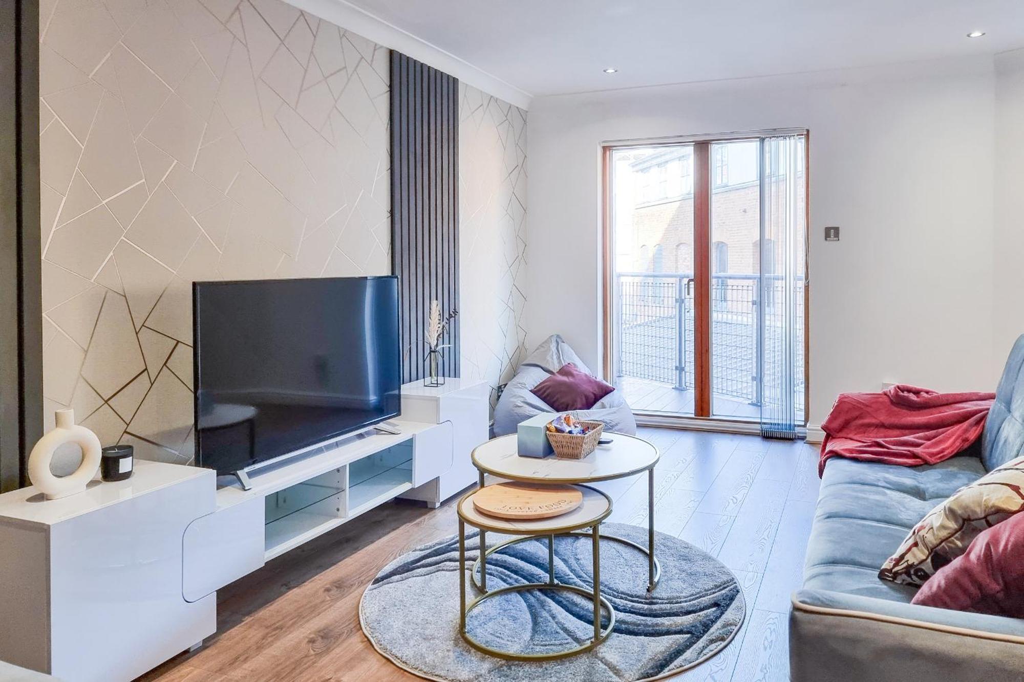 Apartment Bright 2 Bedroom With Balcony In Centre