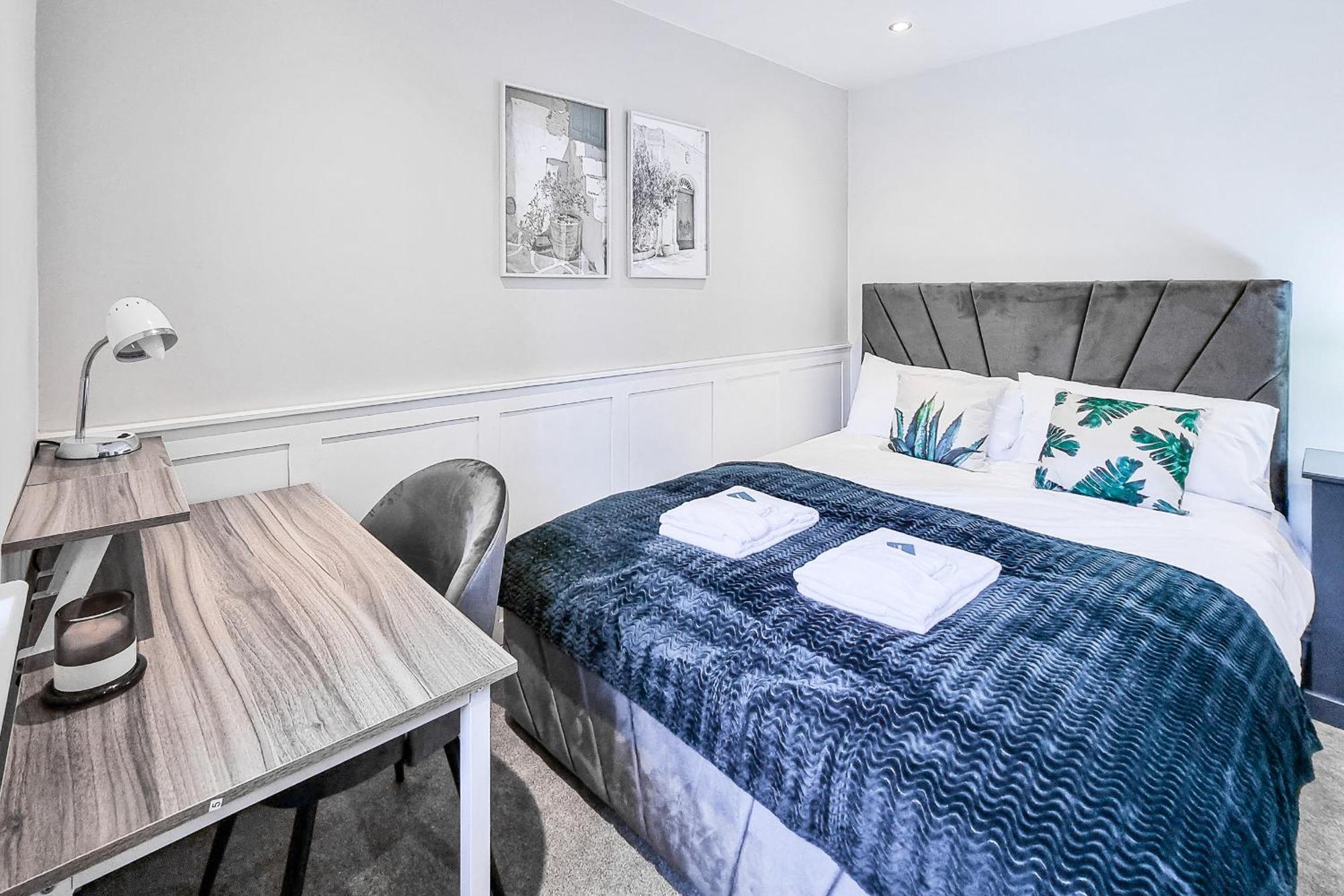 Bright 2 Bedroom With Balcony In Centre